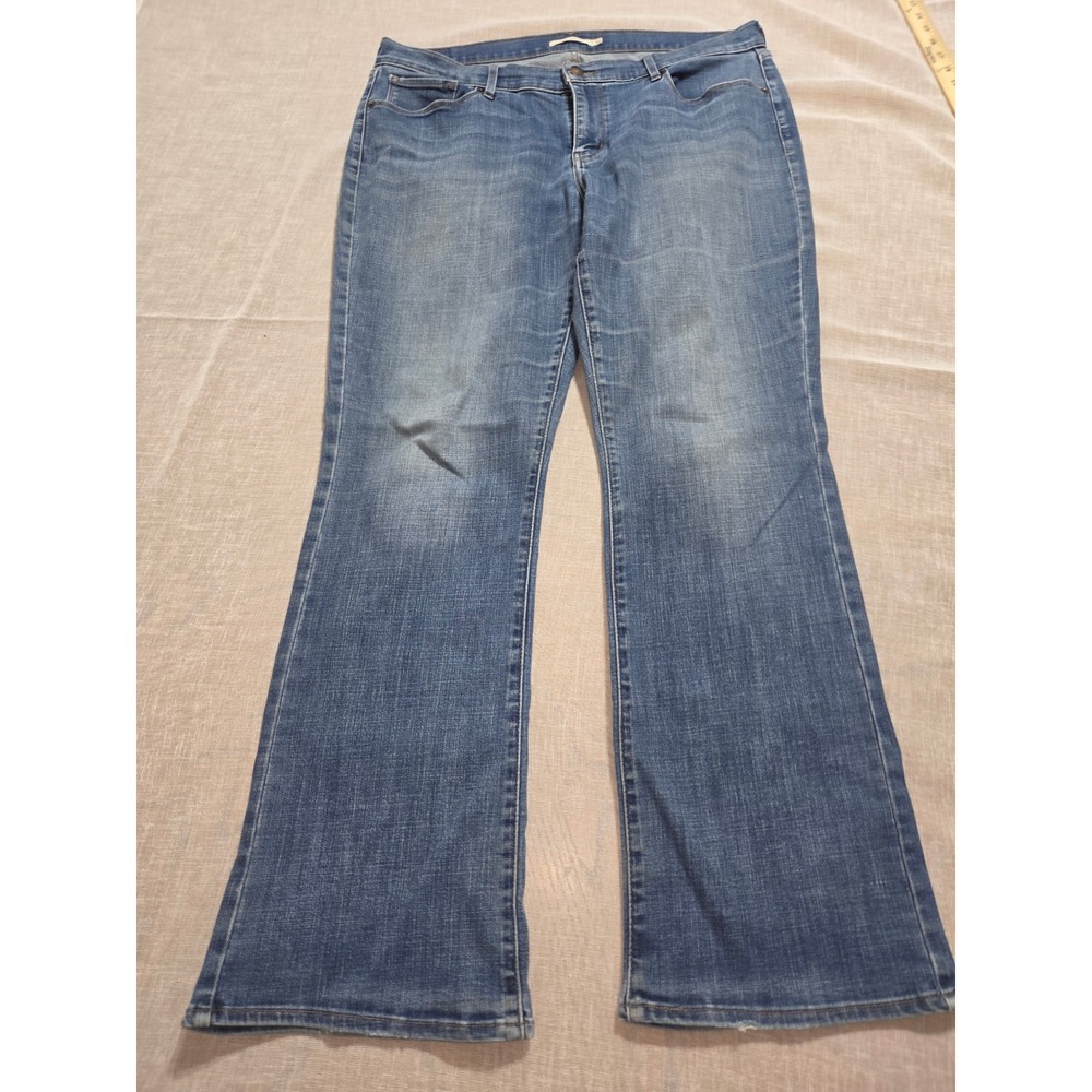 Levis Curvy Bootcut Jeans Womens 34 Medium Wash Blue Denim Mid Rise Stretch